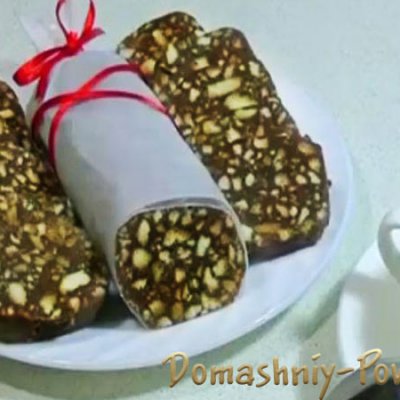 Шоколадная колбаса из печенья со сгущенкой пошаговый рецепт с фото
