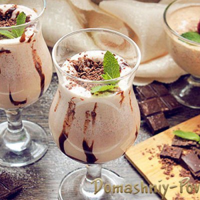 Молочный коктейль с мороженым в домашних условиях с шоколадным сиропом в блендере на сайте Домашний повар