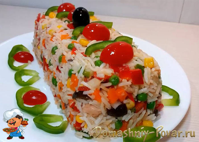 Салат из консервированного тунца с рисом
