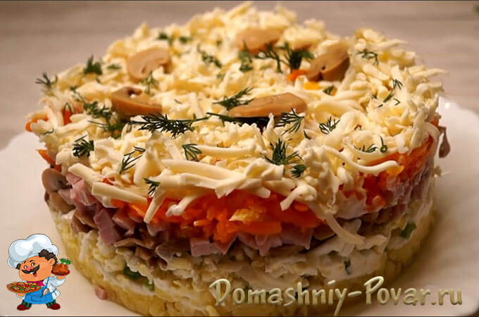 Слоеный салат «Красная шапочка» с грибами, рецепт с фото — территория-исцеления.рф